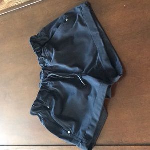 Lululemon Shorts Black size 6